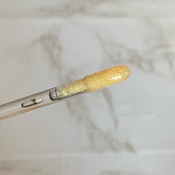 MAC Cosmetics Lipglass - ‘Out Of This Pearl’ - Picture 2 of 4